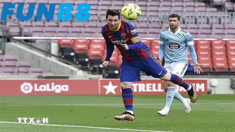 Messi tham gia CLB Barca